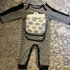 Long sleeve onesies with matching bibs